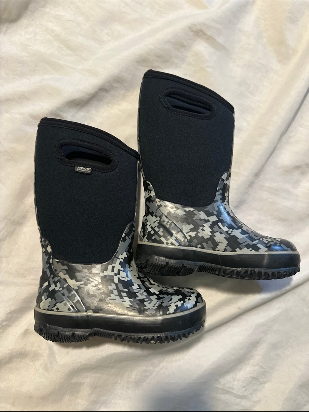 BOGS Kids Waterproof Insulated Boots Gray Digital Camo Sz 12